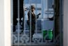 Telefonlinjer og internettet er lukket ned i Myanmar, efter at militæret har taget kontrollen over landet i de tidlige morgentimer mandag. Foto: Reuters