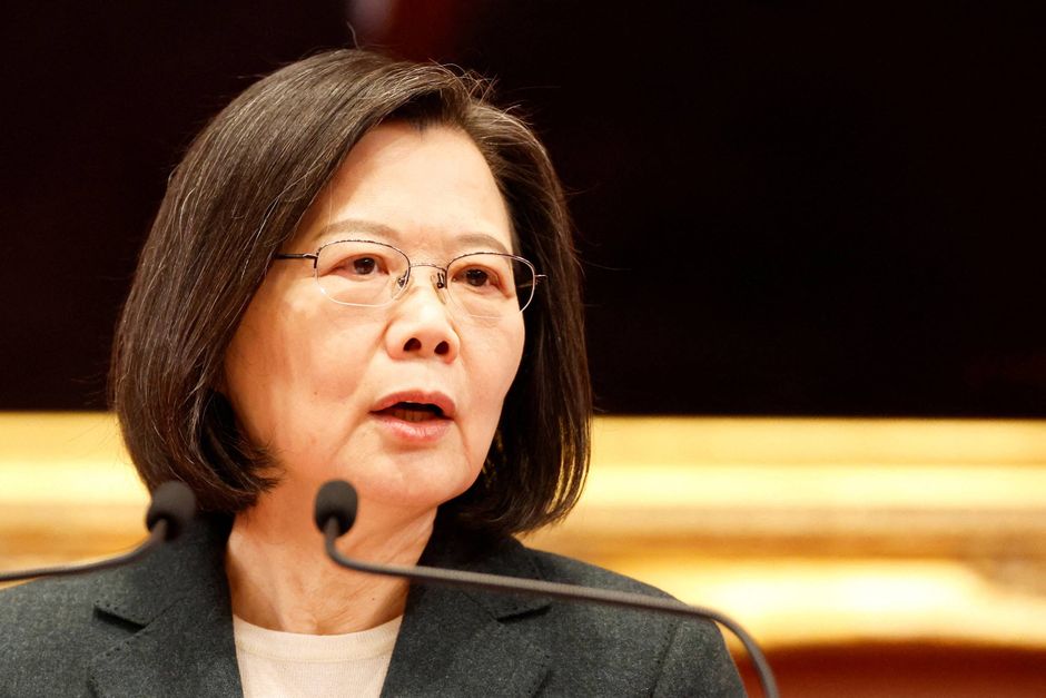 Taiwans væbnede styrker er forberedte, hvis kineserne gør tiltag, mens præsident Tsai Ing-wen er i udlandet.
