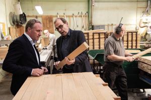 Møbler i naturprodukter, der binder CO2 og et vedvarende fokus på at reducere energiforbruget i produktionen. Den historie skal Skovby Møbelfabrik i Galten blive bedre til at fortælle.