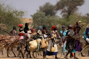 Konflikten har lammet af Sudans økonomi og kvalt landets handel. Humanitær krise i landet forværres. 