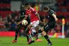 Uniteds Marcus Rashford i kamp om bolden med Liverpools James Milner (th).