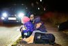 RØDBY En ung mor med to børn sidder adskillige timer i vejsiden. Hun vil ikke registreres af det danske politi. Hun vil bare videre til Sverige. Foto: Carsten Bundgaard