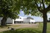 Fuglsang Kunstmuseum åbnede i januar 2008 og ligger smukt i grønne omgivelser. Foto: Leif Tuxen/Fuglsang Kunstmuseum