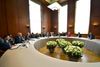 Forhandlerne om det runde bord ved indledningen af atomdrøftelserne i Geneve. Foto: Martial Trezzini/AP