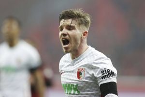 Skader koster Thomas Delaney og Yussuf Poulsen kamp mod Serbien. Mads Valentin Pedersen er ny mand i truppen.