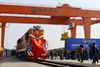 Det første containertog på verdens længste togstrækning, ruten fra Yiwu på Kinas østkyst til Madrid, rullede af sted den18. november 2014. Arkivfoto: Zhang Yunfei/AP
