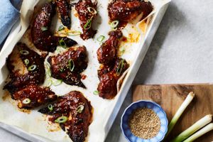 Madlavning skal ikke være en matematikaflevering, mener Karen-Elisabeth Gadtoft, der argumenterer for kulinarisk enkelhed i et uddrag af sin nye kogebog ”Luksus på budget”.