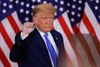 Donald Trump taler fra Det Hvide Hus og erklærer sig allerede nu som sejrherre. Han vil have Højesteret til at stoppe den videre stemmeoptælling. Foto: REUTERS/Carlos Barria