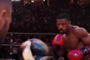 Sylvester Stallone har haft held til at genoplive sine populære boksefilm med spinoff-filmserien om Adonis Creed. I den tredje film er der dog knap så meget punch i handsken som tidligere.