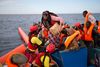 I år er cirka 100.000 flygtninge og migranter ankommet til Italien via Middelhavet. 2378 er ifølge FN druknet i Middelhavet i år. Foto: Emilio Morenatti/AP