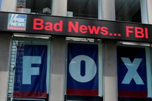 Elektronisk nyhedsbanner på Fox News bygning i New York. Foto: Eduardo Munoz/Reuters