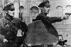 Dette foto fra invasionen i Prag i 1968 repræsenterer meget godt det billede, som tjekker og slovakere havde af tropperne fra Warszawa-pagten. Foto: TopFoto