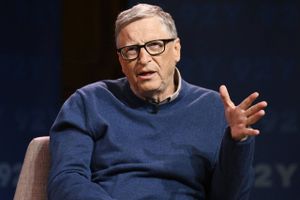 Bill Gates taler om konspirationsteorier, skilsmisse og Tesla, og han afviser, at han tjener på vaccinesalg.