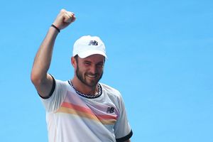 Tommy Paul vandt den rent amerikanske kvartfinale over Ben Shelton og kan møde Novak Djokovic i semifinalen. 