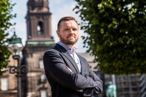 De borgerlige partiledere trak sig bedst ud af debatten, hvor Mette Frederiksen ikke fyldte meget i modsætning til Lars Løkke Rasmussen, mener Niels Th. Dahl, Jyllands-Postens politiske analytiker.