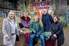 Fra venstre er det den ene af de to stiftere af det nye krisecenter, Suzanne Baltzersen, protektor Karin Salling, bestyrelsesmedlem Renée Toft Simonsen, bestyrelsesformand Claus Hommelhoff, og den anden stifter, Laila Branick. Foto: Joachim Ladefoged
