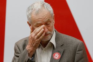 Labourlederen Jeremy Corbyn er under et stærkt pres for at gå af. Foto: Kirsty Wigglesworth/AP