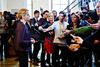 Udviklingen hen mod en mere amerikaniseret udgave af demokratiet med politikere som superstjerner er ifølge Ole Thyssen blevet forstærket af, at der er færre aktive medlemmer i de politiske partier end tidligere, færre medlemmer i fagforeningerne – og færre, der læser aviser. Foto: Carsten Bundgaard