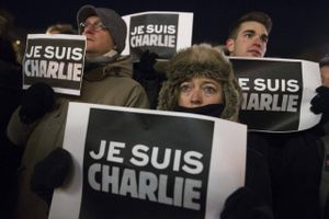 Satiraavisen Charlie Hebdo var i 2015 udsat for et terrorangreb, som kostede adskillige lviet. Det medførte store sympatidemonstrationer verden over. Arkivfoto: John Minchillo/AP