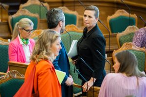Regeringen lægger ud med sine støttepartier, når den onsdag påbegynder forhandlinger om en ny økonomisk håndsrækning til danskerne. Jyllands-Posten har spurgt alle Folketingets partier, hvad de vil gøre. 