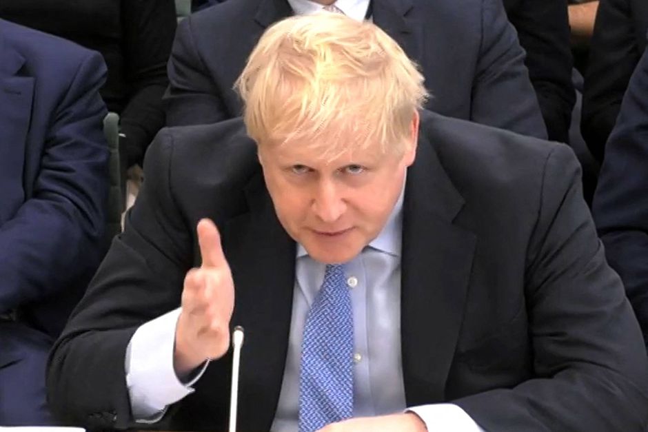 I tre timer kæmpede Boris Johnson for sit politiske liv under en historisk høring i det britiske parlament, hvor han blev grillet om ”partygate”. 