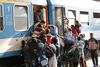Et tog med omkring 800 af disse migranter forlod tidligt søndag München med kurs mod Dortmund, mens 460 steg om bord på et tog, der havde Frankfurt som destination.