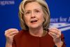 Clinton er dog den kandidat, som de demokratiske vælgere stoler mest på, når det gælder emner som økonomi, raceforhold, udenrigspolitik og løngabet mellem rig og fattig.