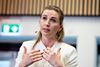 "Rigtig meget i velfærdssamfundet fungerer godt. Men vi må også sige, at meget ikke fungere godt nok. Alt for mange løber stærkt. Også for stærkt," siger Mette Frederiksen (S). Socialdemokratiets raskmeldte formand tog hul på valgkampen i Aalborg og blev udfordret af spørgelystne gymnasieelever, der især var optaget af klimaspørgsmål. Det skriver Ritzau, fredag den 10. maj 2019. Foto: Henning Bagger/Ritzau Scanpix