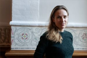Hun meldte sig ud af Alternativet i de tumultariske år, men kom tilbage kort før valget og er nu et af partiets seks medlemmer af Folketinget. Theresa Scavenius vil have store ændringer, men først og fremmest en reel samtale om, hvad der skal til.