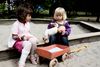 Regeringen, SF og Enhedslisten har afsat en ekstra pose penge, som kommunerne kan ansøge om, hvis de vil ansætte flere pædagoger i daginstitutionerne.