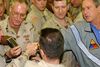 George W. Bushs præsidentperioder stod i terrorens tegn. Her besøger han de amerikanske styrker i Irak i november 2003.