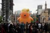 Den store babyballon, som der findes flere af, blev første gang brugt, da Trump besøgte London i juli 2018. Siden har en babyballonen fulgt Trump flere steder. Foto: Alkis Konstantinidis/Reuters