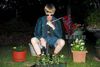 Dette billede af Dylann Roof blev sammen med ca. 60 andre fundet på et stærkt racistisk manifest, som den 21-årige formodede morder efterlod på internettet. Foto: Lastrhodesian.com via AP