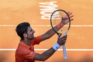 Novak Djokovic brugte kun godt halvanden time på at slå Stefanos Tsitsipas i Italian Opens finale.