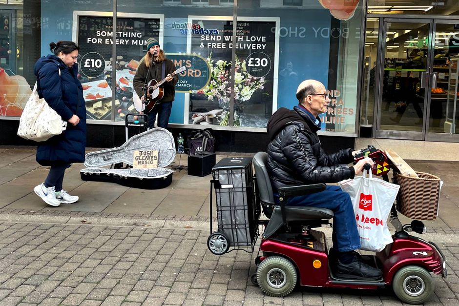 Livet uden for EU ville blive en fest, lød det. Men det var et bedrag. I dag bløder den britiske økonomi, og de fleste briter ærgrer sig over brexit. Men hvad siger de egentlig i dag i Romford, hvor 70 pct. stemte for exit?  