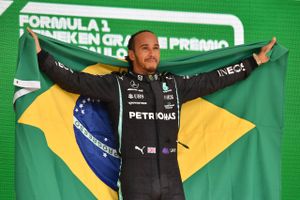 Max Verstappen lever med sin andenplads, og Lewis Hamilton kalder løbet et af sine bedste i karrieren. 