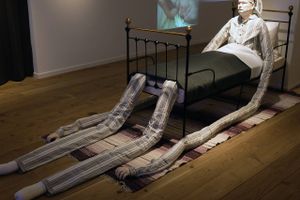 "Untitled (Man in Bed)", 2006. Mixed media. Foto: Lars Svanholm