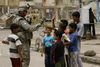 En amerikansk soldat i Hurriyah-kvarteret i Bagdad i juni 2009, da USA stadig havde en stor styrke i Irak. Arkivfoto: Loay Hameed/AP.