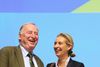 Alexander Gauland (t.v.) og Alice Weidel hører til i toppen af det nationalkonservative parti Alternative für Deutschland. Ifølge en ny meningsmåling er der god grund til, at partitoppen har fundet de store smil frem. Foto: Karl-Josef Hildenbrand/AP