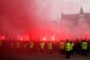 Stemningen var i top både på og uden for Anfield efter Liverpools sejr over FC Barcelona. Foto: Reuters/Carl Recine