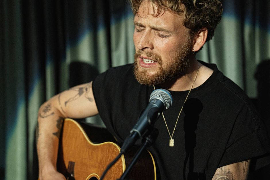Alt er overflade, og intet gør ondt i Mehdi Avaz' "A Star Is Born"-inspirede Netflix-drama.