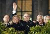Tyskland blev genforenet den 3. oktober 1990. Billedet er fra det historiske øjeblik. Forbundskansler Helmut Kohl og hustru Hannelore flankeres af udenrigsminister Hans-Dietrich Genscher (t.v.) og præsident Richard von Weizsäcker. Foto: Wolfgang Kumm/AP