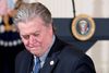 Steve Bannon, Trumps tidligere chefstrateg og manden bag den succesrige strategi der gav sejren ved præsidentvalget, er i stigende grad upopulær i det reoublikanske parti. Foto: AP/Andrew Harnik