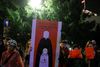 En demonstration i Warszawa mod et lovforslag, der vil forbyde seksualundervisning i skolerne. På plakaten står der: "Mangel på undervisning beskytter pædofile ikke børn". Foto: Kacper Pempel/Reuters