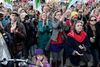 Cirka 4.000 utilfredse lærere troppede torsdag op på Christiansborg Slotsplads til en demonstration mod regeringens indgreb i skolekonflikten.