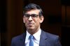 Den britiske premierminister, Rishi Sunak, kunne smile hele vejen fra Downing Street til Houses of Parliament, da han onsdag fik Windsor-aftalen stemt igennem og afværgede et oprør ledet af sine to forgængere i embedet. Foto: Henry Nicholls/Reuters