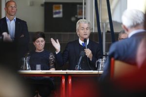 Den kontroversielle islamkritiker Geert Wilders har lørdag besøgt Folkemødet på Bornholm.