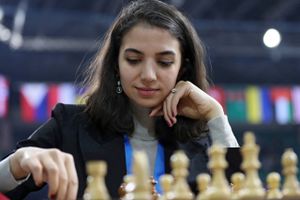 Skakspilleren Sara Khadem er den seneste i en række af iranske sportsfolk, der trodser det iranske styre.