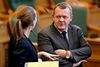 Tirsdag rakte Lars Løkke Rasmussen under statsministerens ugentlige spørgetime hånden ud til de politikere, der "anerkender paradokset" om de radikale imamer.