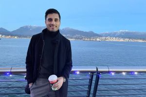 28-årige Lalli Deol ville gerne have været på juleferie i Danmark, men det har coronakrisen sat en stopper for. I stedet bliver det nu til en skiferie i bjergene omkring Vancouver.